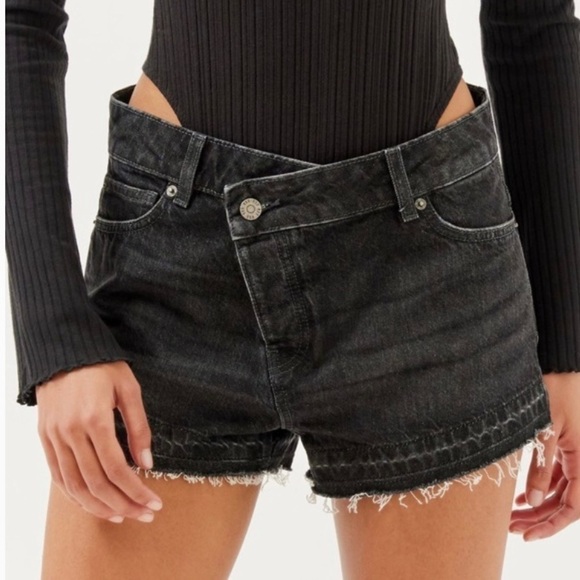 BDG 28 (6) NWT Urban Outfitters A Line Denim Shorts Black Asymmetrical Button - Picture 1 of 13